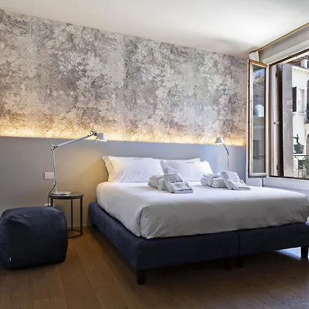 Foscarini Apartament