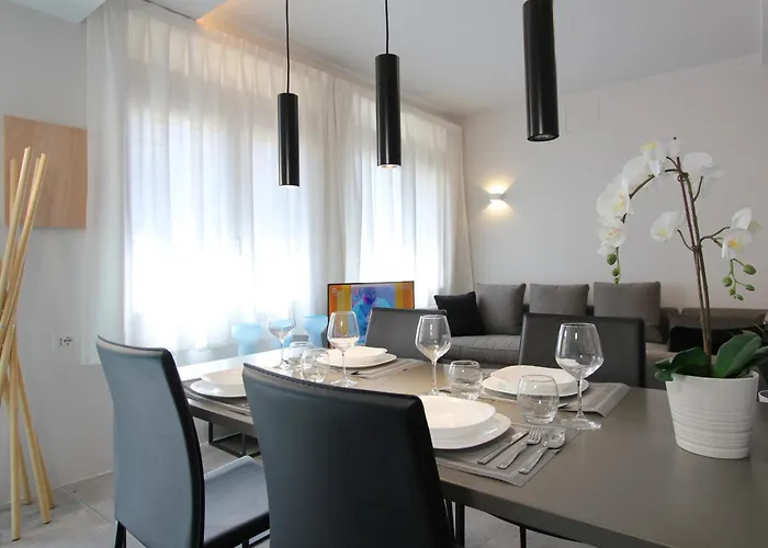 Foscarini 公寓 *